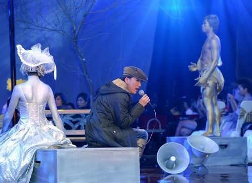 Nhung show dien co gia ve dat do cua Dam Vinh Hung hinh anh