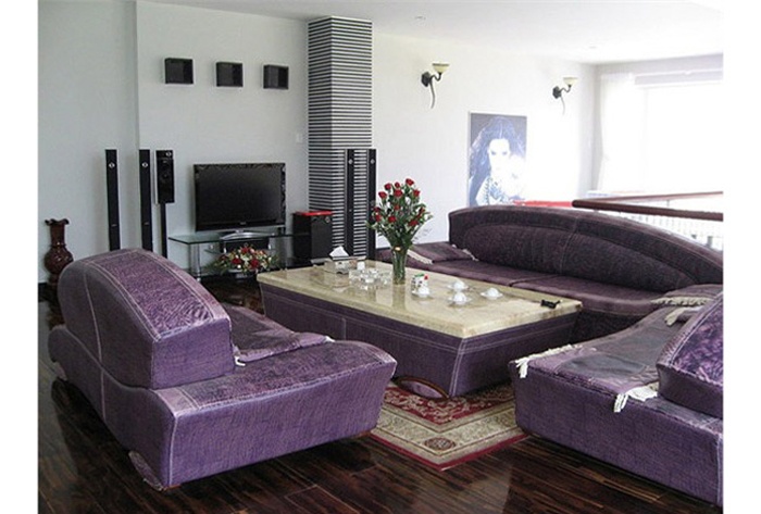 Phòng khách sang trọng trong căn biệt thự trắng của Hồ Ngọc Hà.