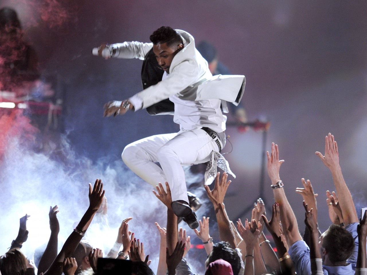 Ca si Miguel gay tai nan cho fan hinh anh