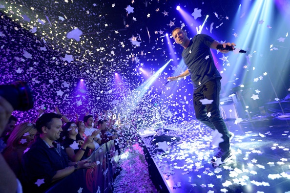 Ban nhac Coldplay bong gio chuyen tan ra hinh anh