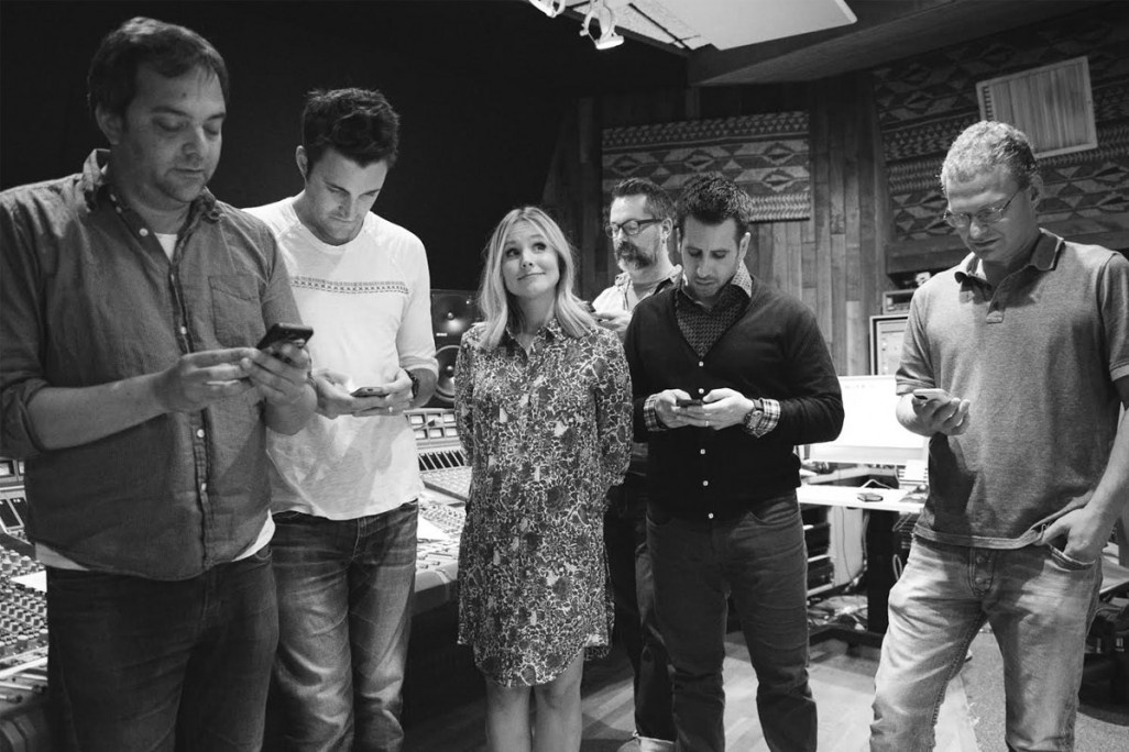 Straight No Chaser & Kristen Bell - 'Text Me Merry Christmas' hinh anh