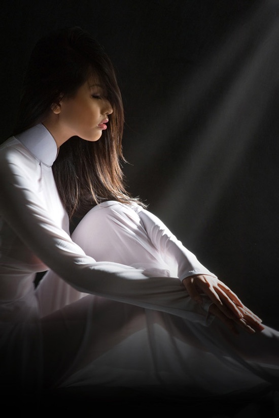 Bộ áo dài tai tiếng của Mai Phương Thúy.