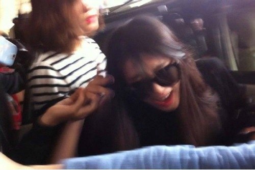 Vụ việc Jiyeon (T-ara) bị fan cuồng giật tóc tại sân bay Tân Sơn Nhất gây chấn động giới truyền thông trong nước lẫn Hàn Quốc những ngày qua.