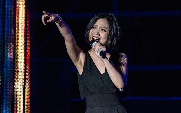 Trung Quoc phan no vi ca si ‘Hoa bi 2’ bi chup hinh khi chet hinh anh