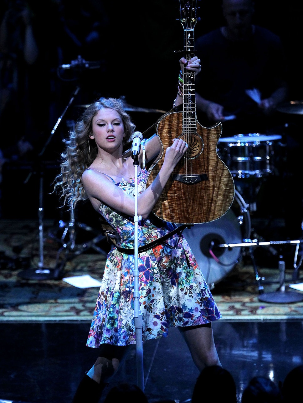 Từ chỗ bị chê khi hát live, Taylor Swift giờ là một trong những nghệ sĩ trình diễn cuốn hút nhất.