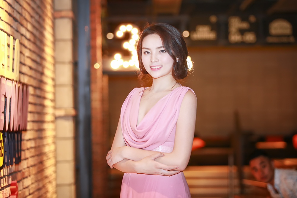 Hoa hau Ky Duyen toi chia vui voi phim 16+ cua Tran Bao Son hinh anh