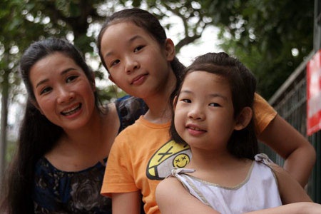 Thanh Thanh Hiền và 2 con gái.
