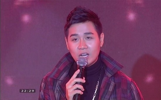 MC Nguyen Khang bi 'nem da' vi hang loat su co hinh anh