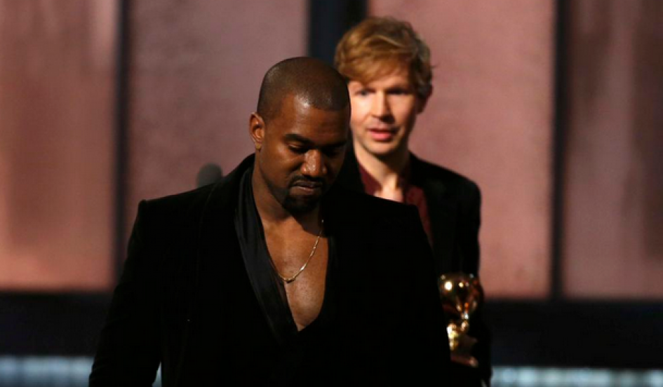 Kanye West thuc su tinh cuop mic tren san khau Grammy 2015 hinh anh