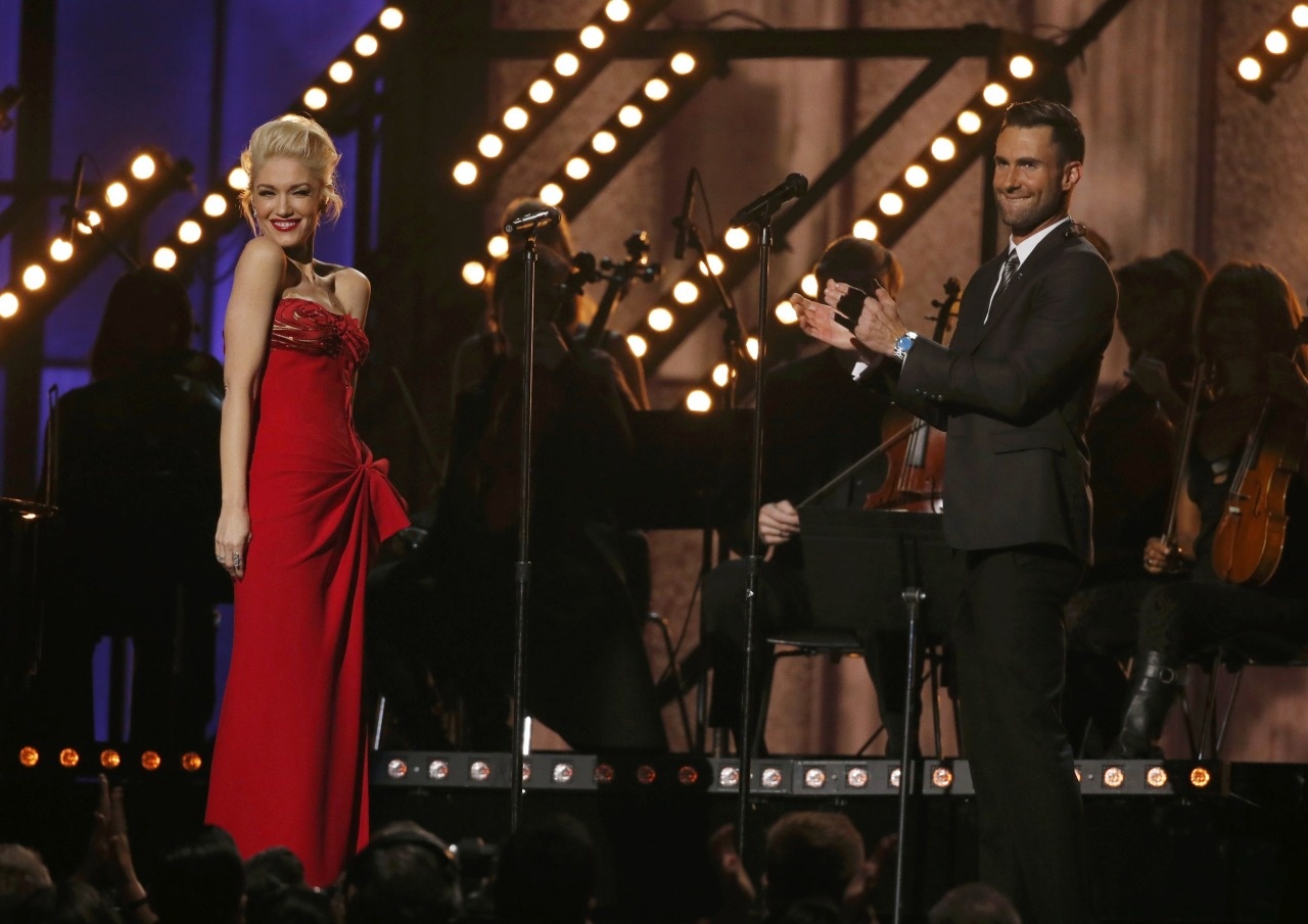 Adam Levine & Gwen Stefani - 'My Heart Is Open' (Live at Grammy 2015) hinh anh