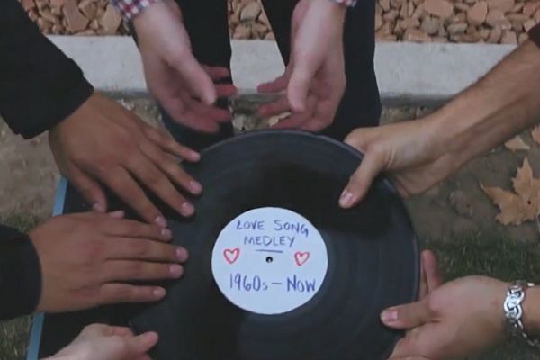 Lien khuc 28 ban tinh ca trong 4 phut hinh anh