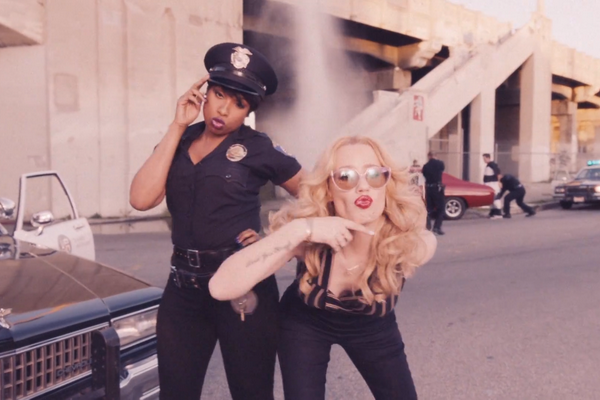 Rapper nong bong Iggy Azalea phat hanh MV tu dao dien hinh anh