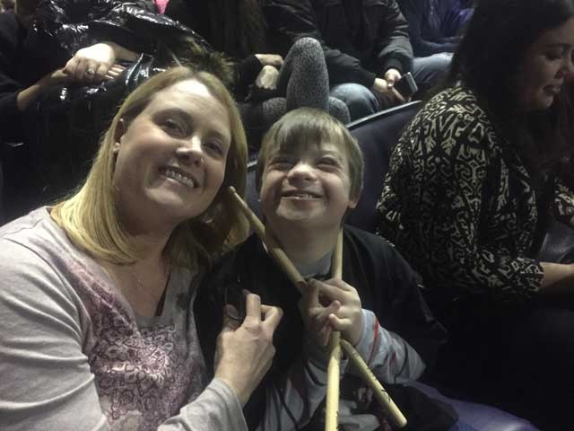 Clip ve cau be Christopher Warner khien Adam Levine chu y hinh anh