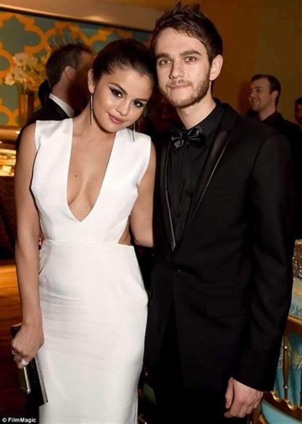 Hiện Selena Gomez đang hạnh phúc bên tình mới là anh chàng DJ Zedd.
