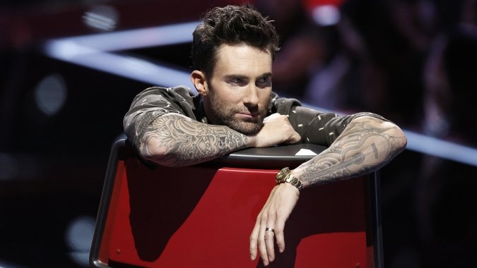 Adam Levine moi fan nhi bi benh down toi xem Maroon 5 dien hinh anh
