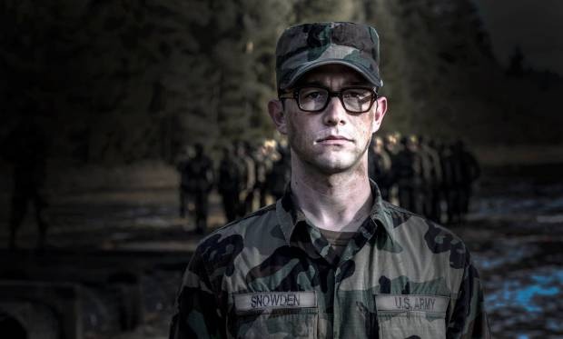Edward Snowden phien ban dien anh lo dien hinh anh