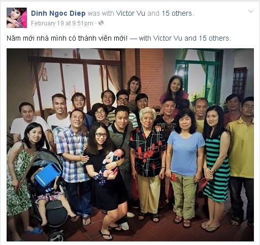 Đinh Ngọc Diệp khoe tấm ảnh chụp cả gia đình trong đó có sự góp mặt của Victor Vũ kèm lời ghi chú đầy ẩn ý.