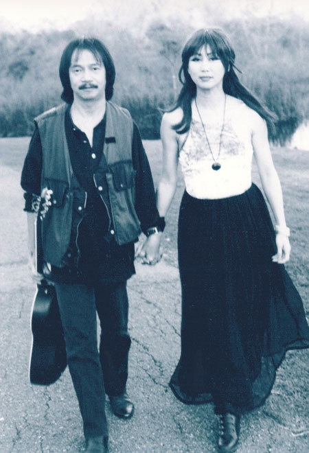 Lê Uyên Phương tặng một nửa bút danh cho người tình.