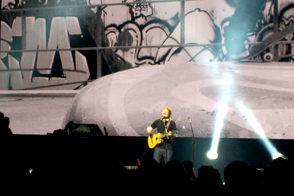 Ed Sheeran - 'Don't / No Diggity / Nina (Live in Singapore 2015)' hinh anh