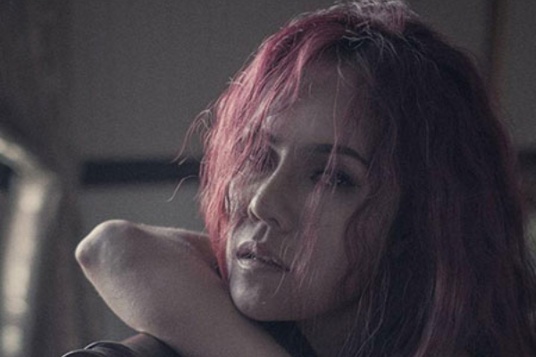 Mau nude Viet: Tung bi ruot duoi khi chup ngoai troi hinh anh