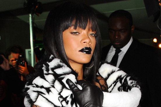 Rihanna tu tin ve album moi ‘R8’ hinh anh