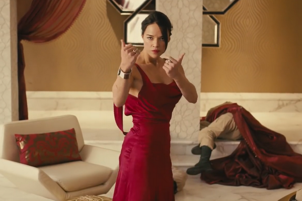 Michelle Rodriguez dau Ronda Rousey trong 'Fast & Furious 7' hinh anh