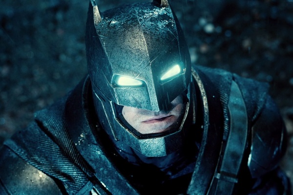 Trailer bom tan ‘Batman v Superman’ bi ro ri tren mang hinh anh