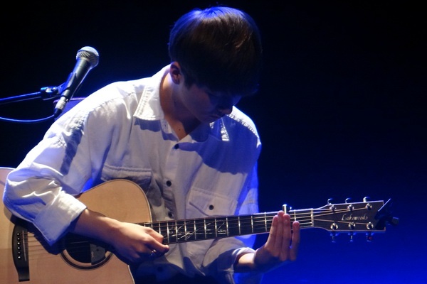 Sungha Jung - 'Bird' (Live in Hanoi 2015) hinh anh