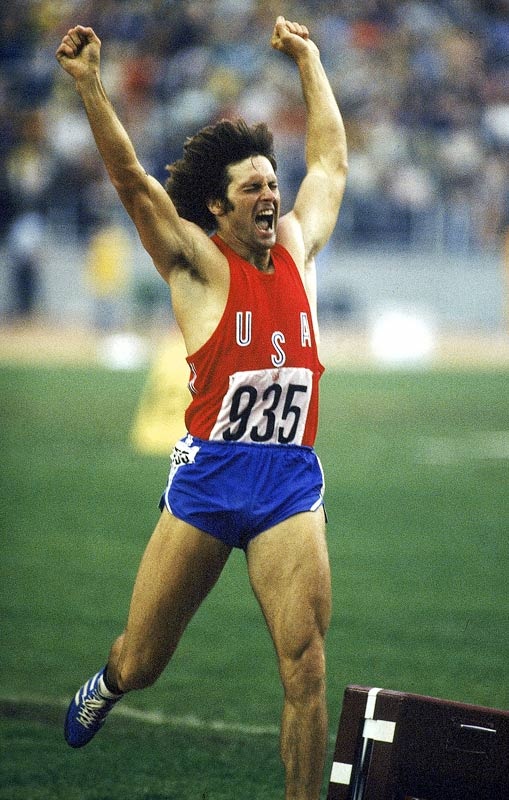 Giây phút chiến thắng của Bruce Jenner tại Thế vận hội Mùa hè 1976.