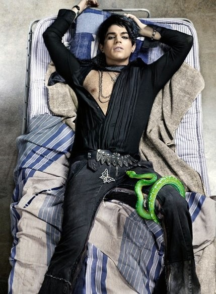 Adam Lambert cho biết mình từng ngủ với cả những sao nam không phải là đồng tính.