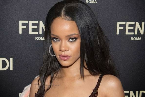 Rihanna lo lang ve scandal bi nghi hut cocaine hinh anh