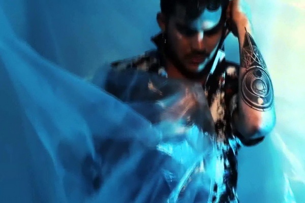 Adam Lambert - 'Ghost Town' hinh anh