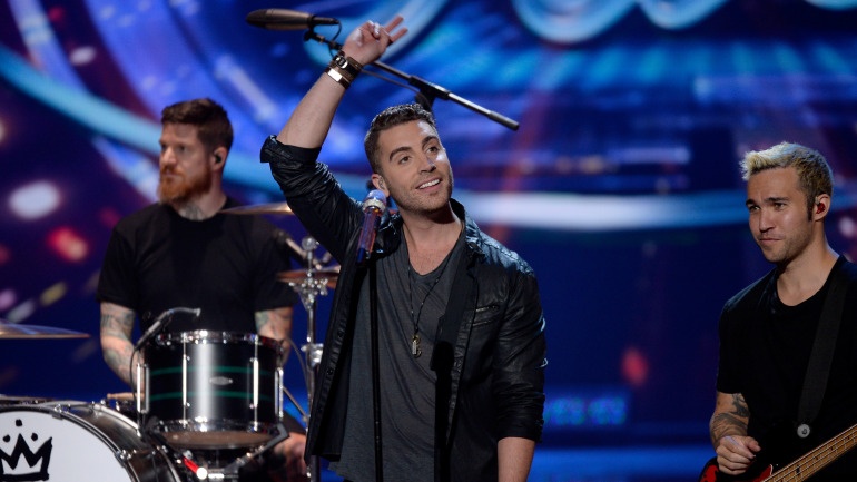 Giay phut dang quang American Idol 2015 cua Nick Fradiani hinh anh