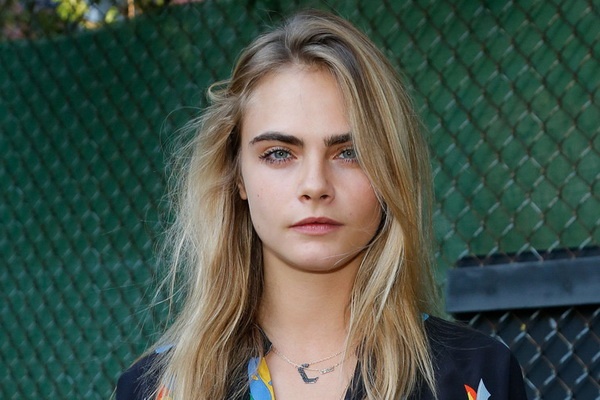 Sieu mau 9X Cara Delevingne tiep tuc tan cong man anh rong hinh anh