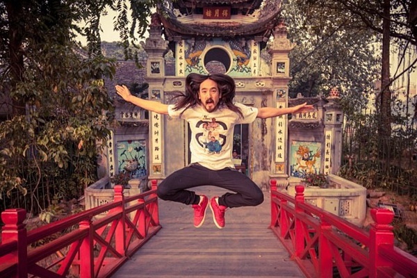 Steve Aoki huy hang loat show vi phai phau thuat khan cap hinh anh