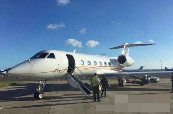 Chiếc phi cơ riêng Triệu Vy dùng để đưa đón bạn bè.