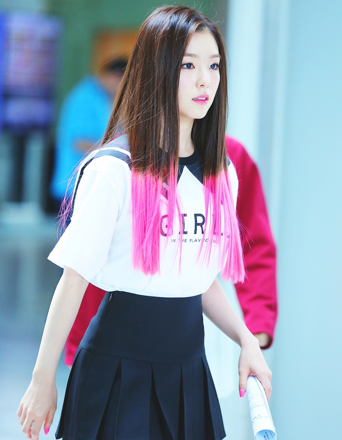 Irene xinh đẹp nổi bật nhờ sự kết hợp nhẹ nhàng, ăn ý của trang phục.