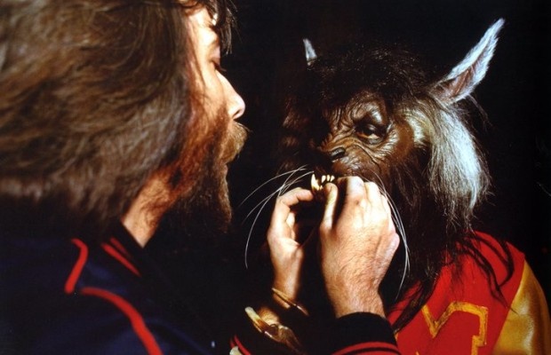 Rick Baker trên trường quay MV Thriller với Michael Jackson.