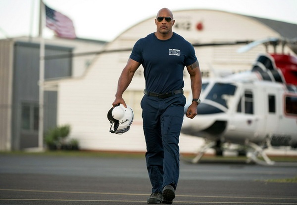 Bom tan dong dat cua The Rock lam rung chuyen phong ve hinh anh