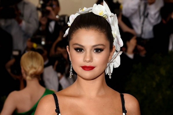 Selena Gomez hua tiet lo su that trong album moi hinh anh