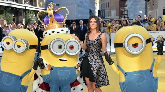 Sandra Bullock muon bao ve hinh tuong trong mat tre em hinh anh