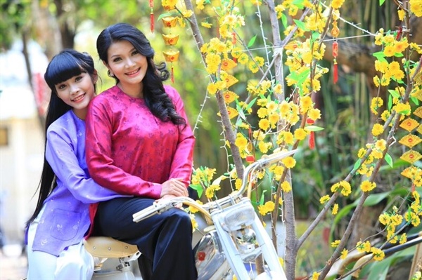 Me con dien vien Kieu Trinh: 'Coi do chua phai kho nhat' hinh anh