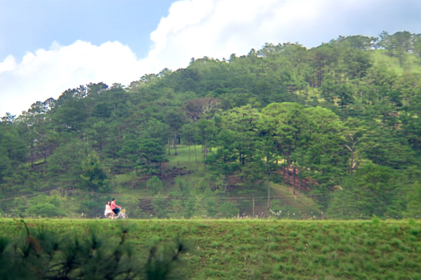 Trailer dau tien bo phim '49 ngay' hinh anh