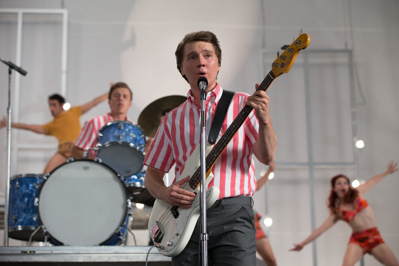 ‘Love & Mercy’: Cuoc doi bi kich cua mot huyen thoai am nhac hinh anh