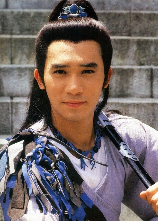  Ngoài ra, Lương Triều Vỹ còn ghi điểm khi thể hiện vai Trương Vô Kỵ trong Ỷ Thiên Đồ Long Ký.