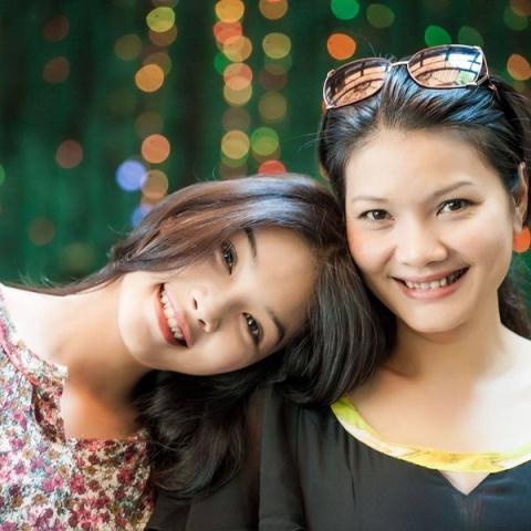 Kiều Trinh và con gái đầu lòng.