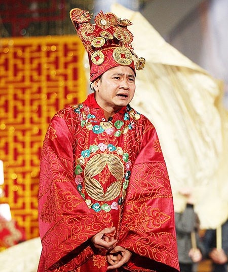 Tự Long trên sân khấu Gặp nhau cuối năm