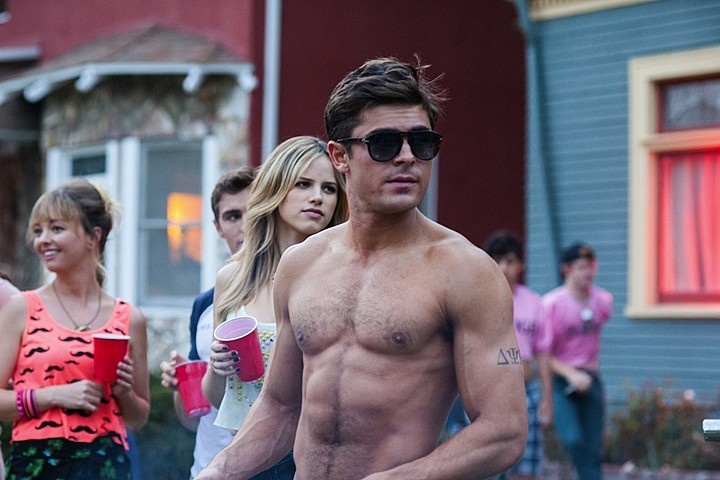 Zac Efron sap dong phim cung The Rock hinh anh