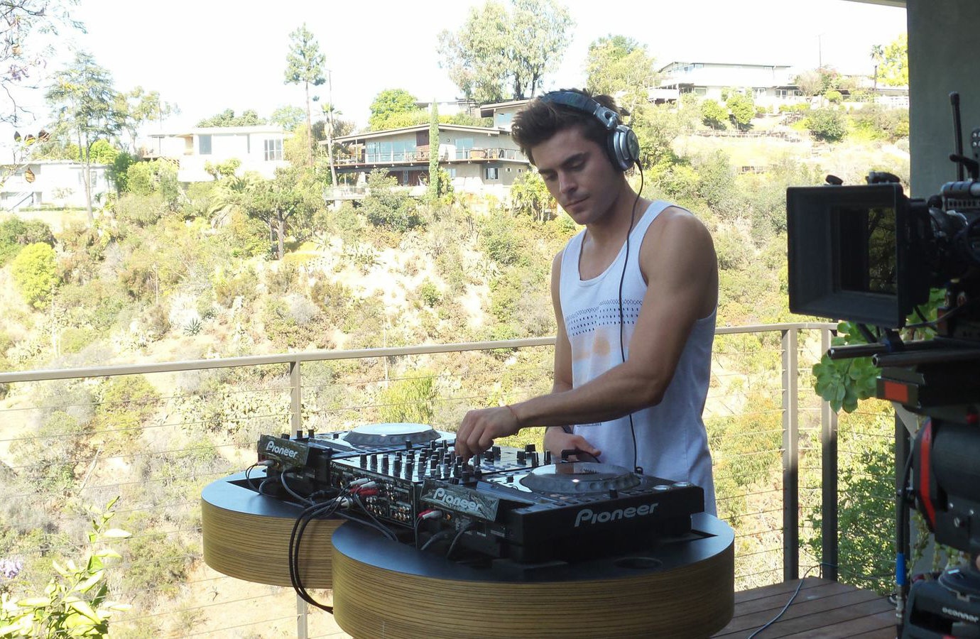 Mua he tai phong ve Bac My khep lai trong yen ang hinh anh