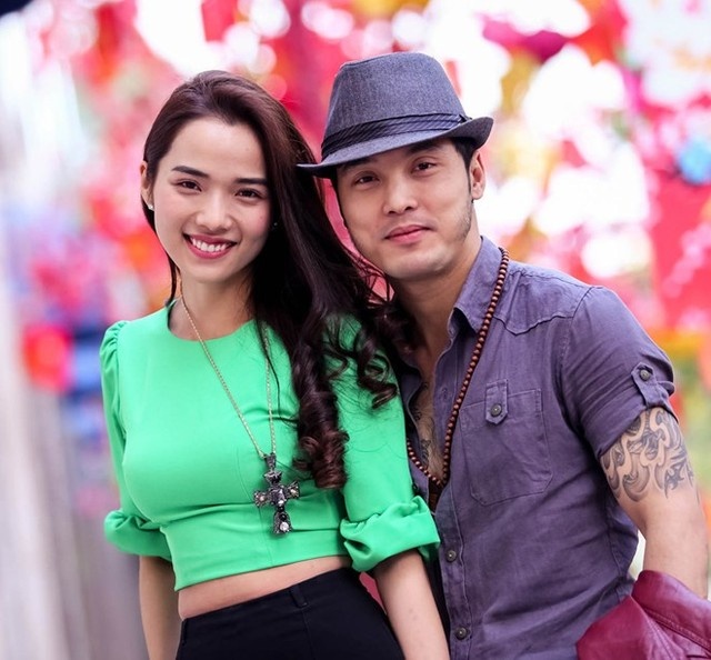 Ưng Hoàng Phúc bên cạnh Kim Cương.